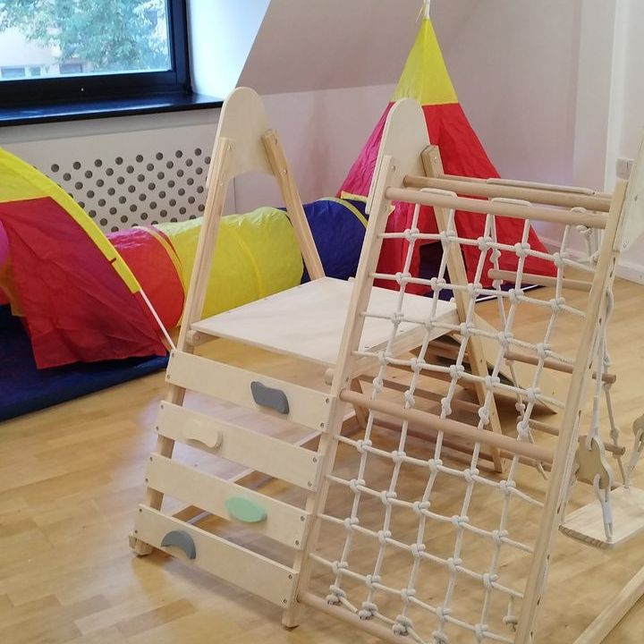 Sala ruchu w Wiosce El Bombo: tipi, tunel i drabinki do wspinania